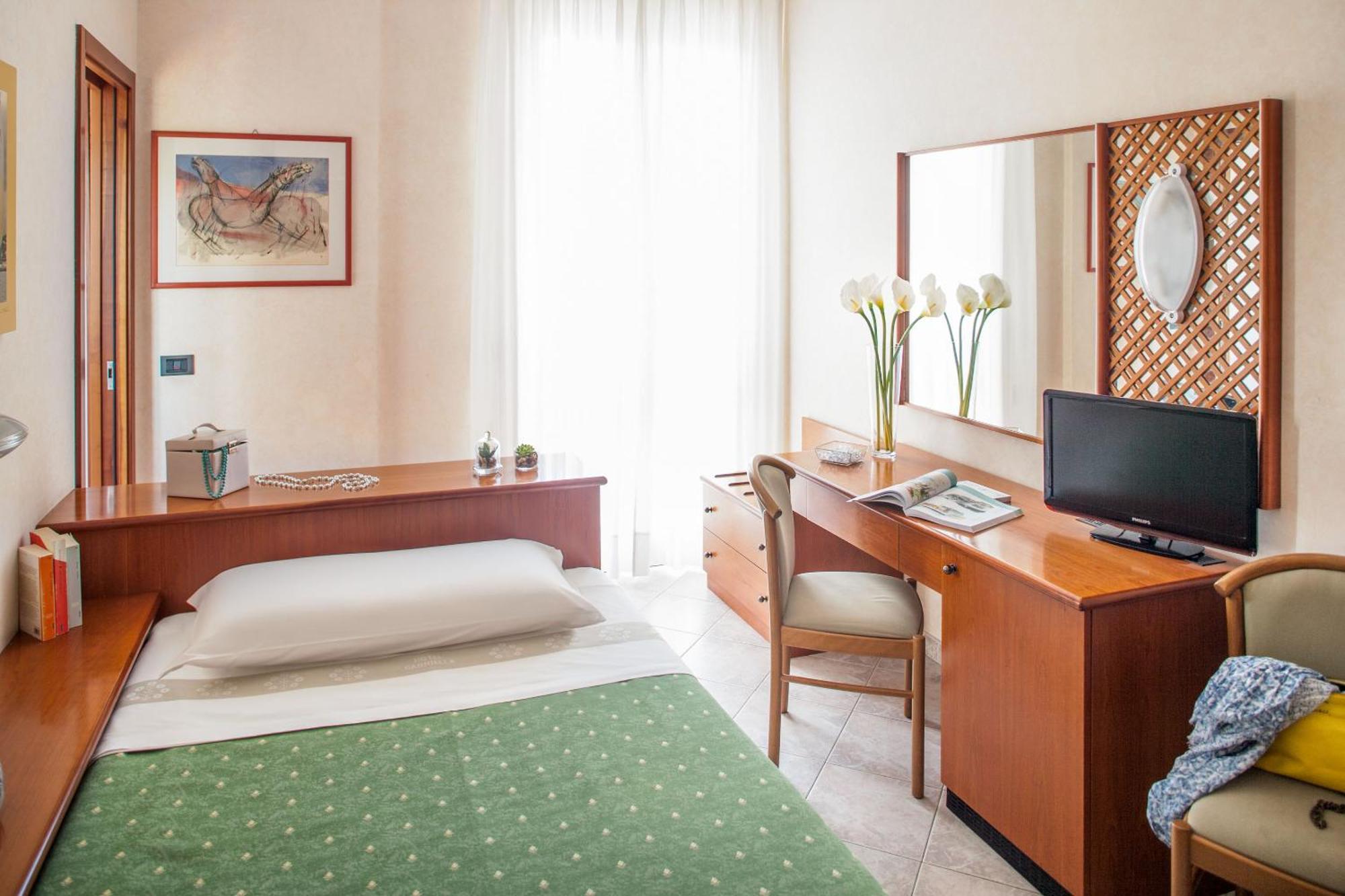 Hotel Gabriella Диано-Марина Экстерьер фото